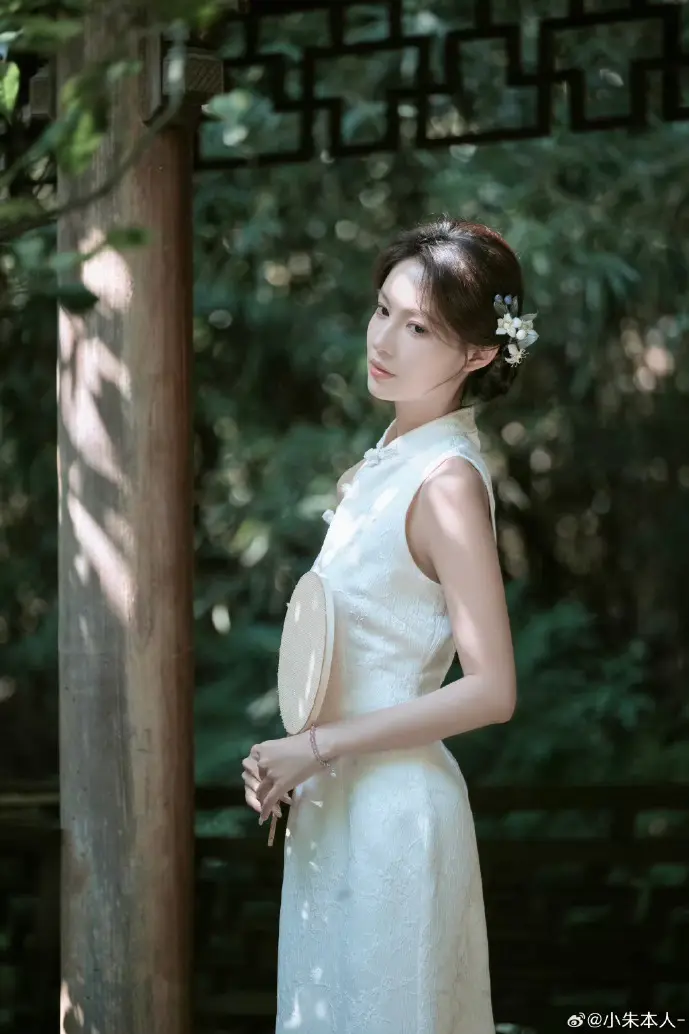 女性使用健康类App场景